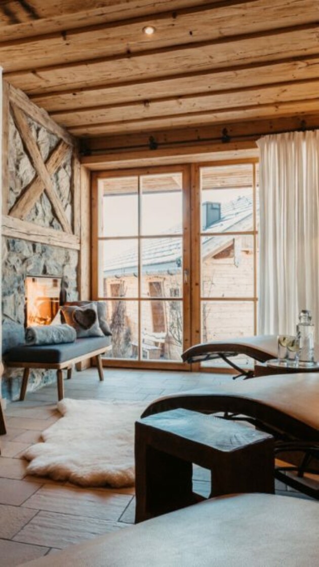 Berg-Chalet in Österreich - Wellnessbereich mit Sauna - Ruheraum - Kamin und Outdoor-Whirlpool
