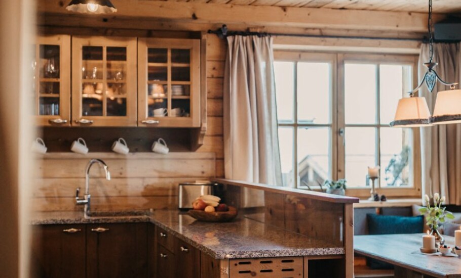 Almdorf - Küche im Chalet BERGHERZ - einzigartig