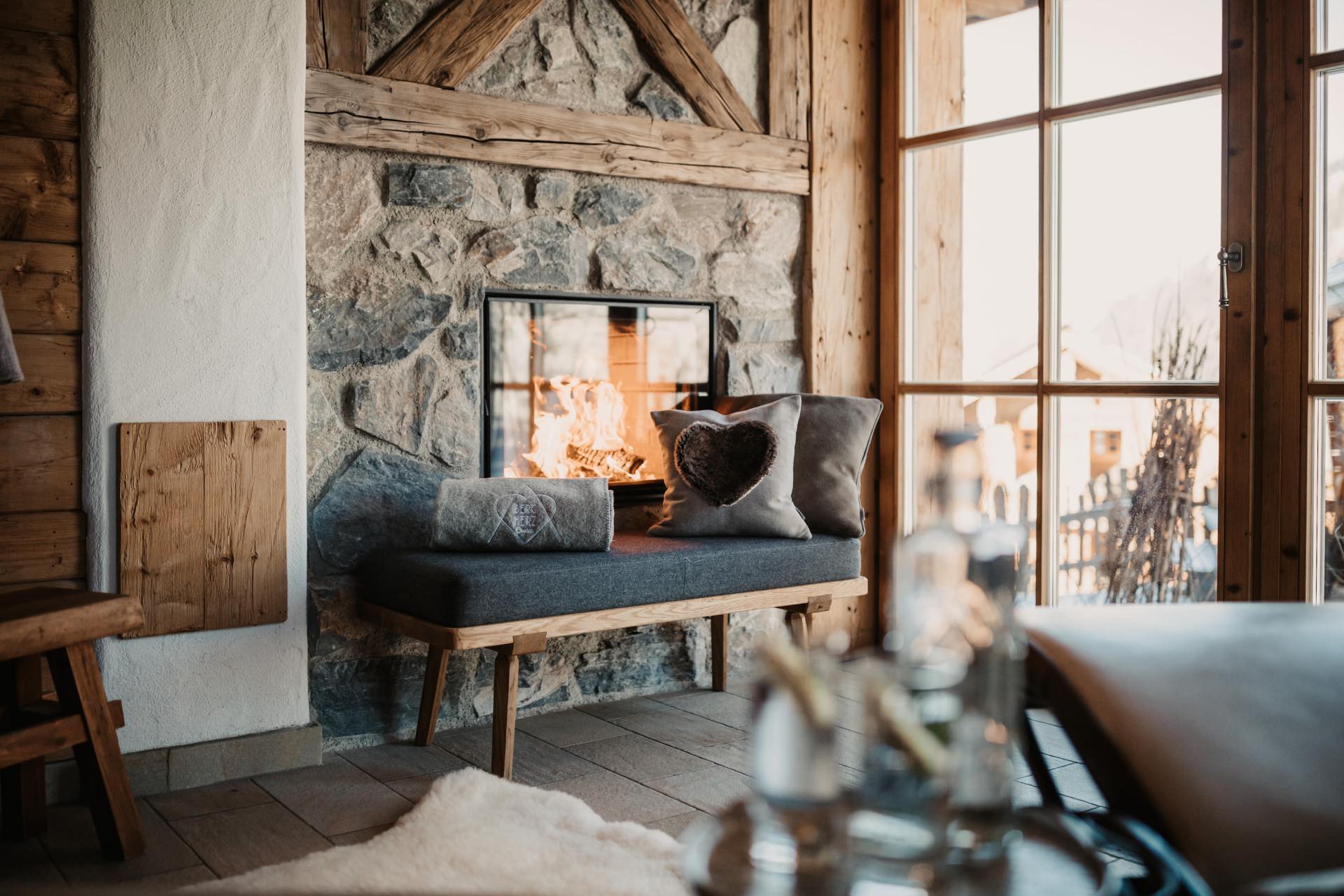 Bergchalet mit Kamin - eigener Sauna und Outdoor-Whirlpool - Chalet für 4 - 8 Personen zum Mieten in Österreich