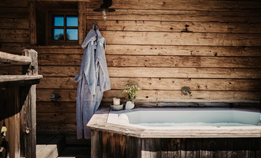 Chalet mit Outdoor-Whirlpool in Österreich - Chalets mieten in den Berge - einzigartige Lage in Alpendorf