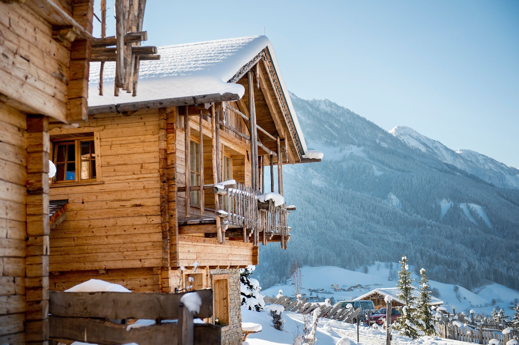 Chalet mieten in Österreich - einzigartiger Winterurlaub in den Bergen im Salzburger Land - traumhafte Lage der Chalets im Skigebiet