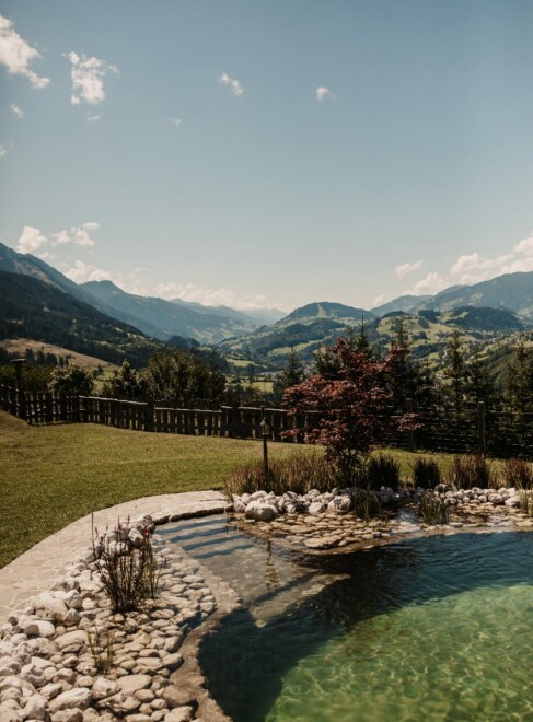 Chaletdorf in Österreich mit eigenem Badesee und BERGHERZ Lounge zum Relaxen - traumhafte Lage