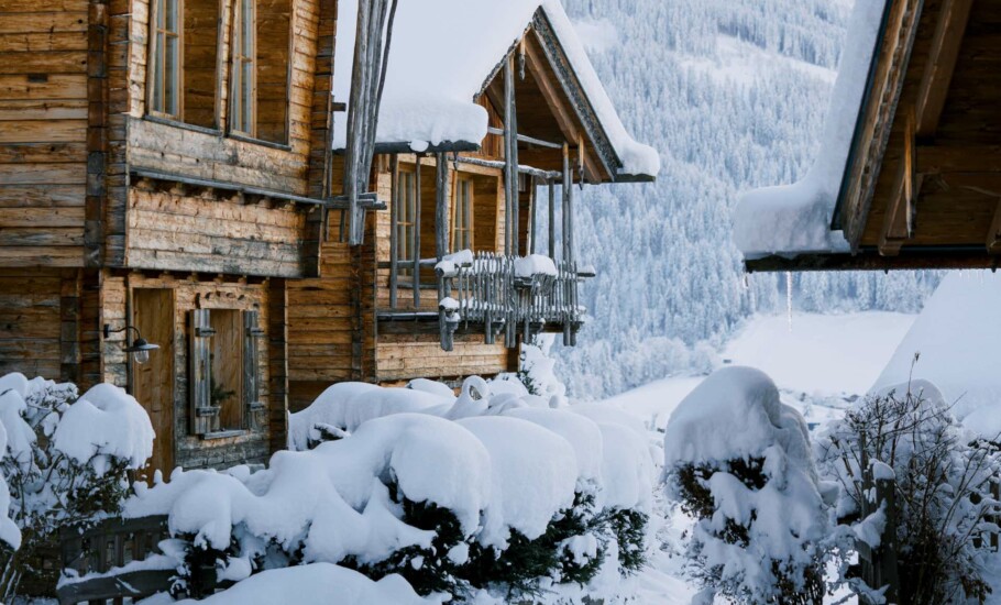 Chalets mit Whirlpool in Österreich mieten - Einzigartige Lage direkt im Skigebiet Ski amadé - Gigantische Aussicht aus den BERGHERZ Chalets – Skiurlaub im Salzburger Land