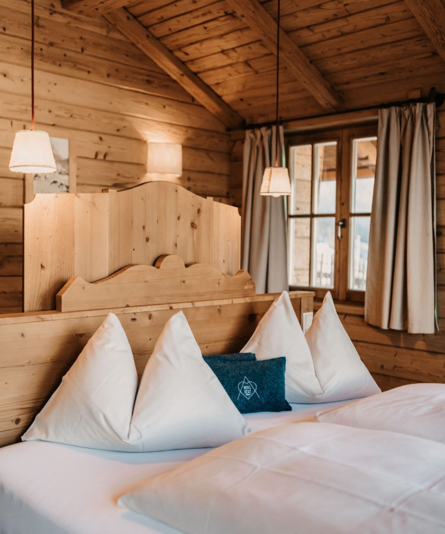 Chalets in Österreich direkt im Wander- und Skigebiet - Traumhafte Lage - Chalet Schlafzimmer mit Blick in die Berge