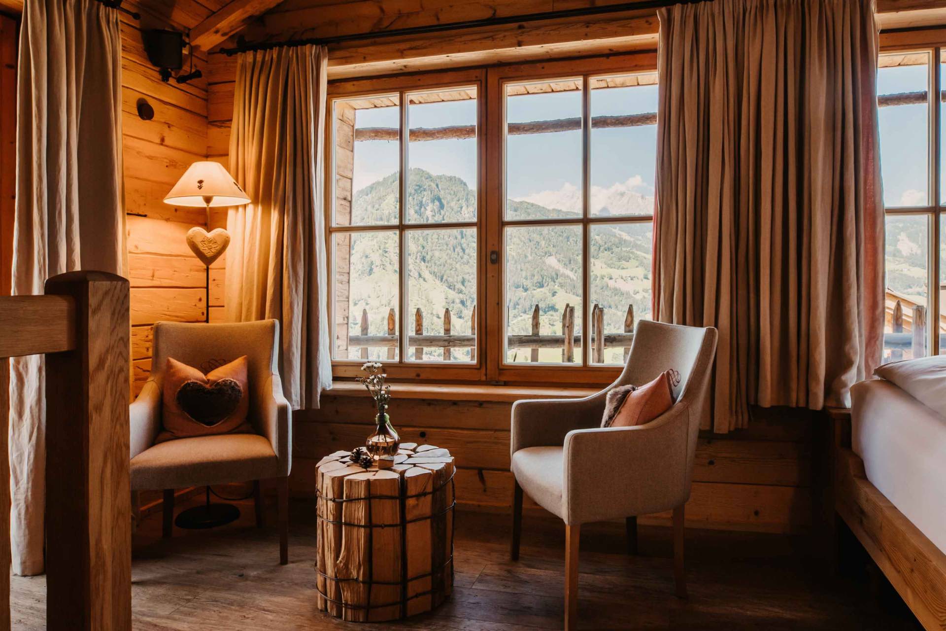 Kuschel-Chalet mieten - das schönste Chalet in Österreich - traumhafter Blick aus dem Schlafzimmer