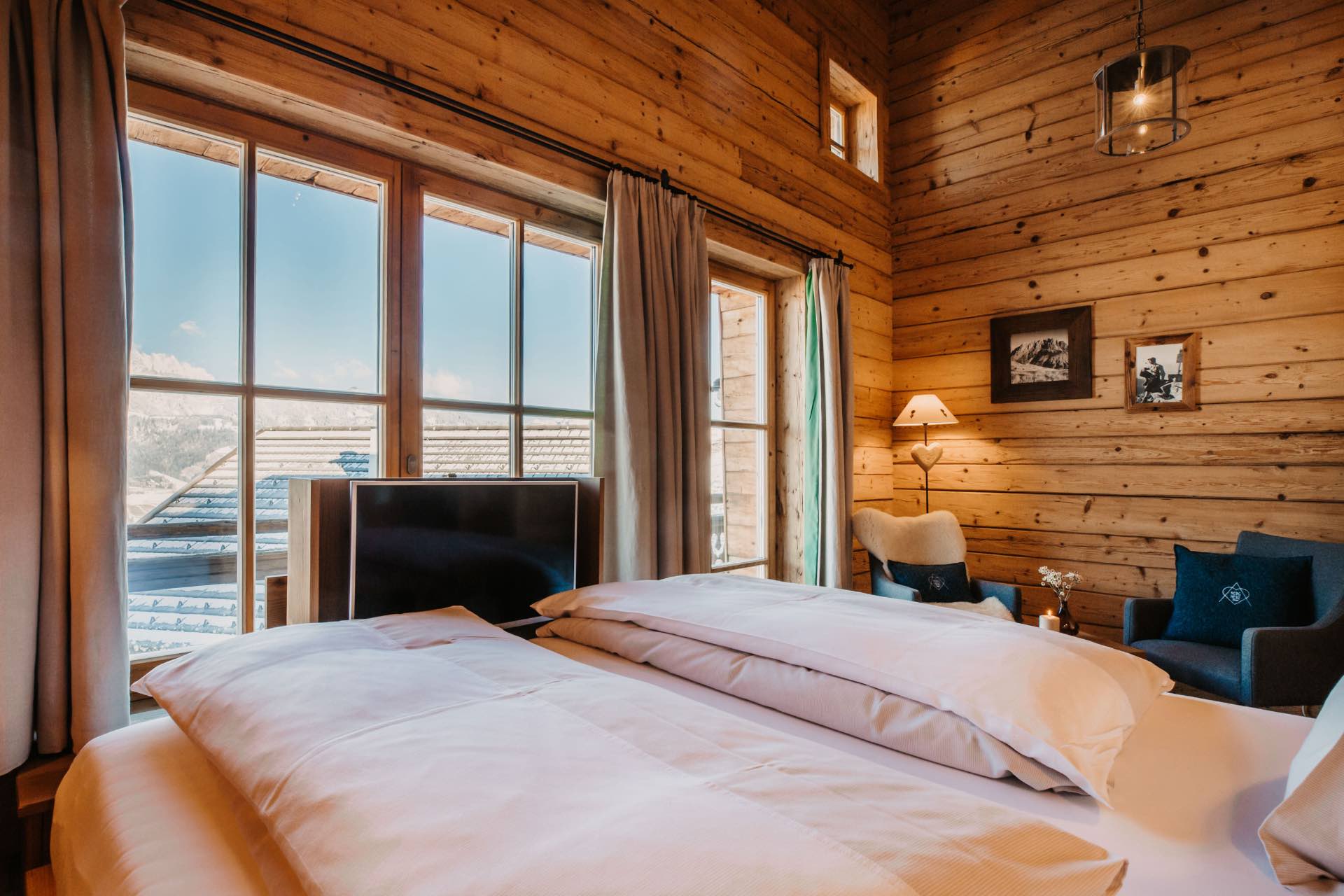 Schlafzimmer im Chalet - Chaletdorf BERGHERZ in Alpendorf St. Johann im Pongau im Salzburger Land - Österreich - traumhafte urige Chalets für 2 - 8 Personen