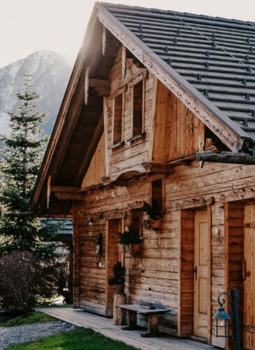 Alpen-Chalet im Sommer im Chaletdorf BERGHERZ in Österreich