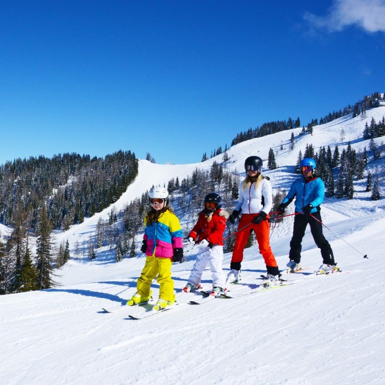 Familienurlaub im Skigebiet SKI AMADE im Alpendorf
