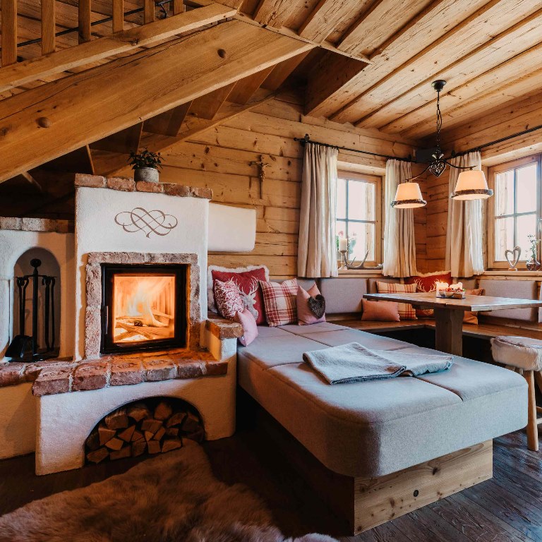 Chalet mit Kamin im Almdorf BERGHERZ in Österreich